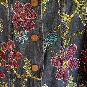 Coldwater Creek Ladies XL Floral Embroidered Jean Jacket.